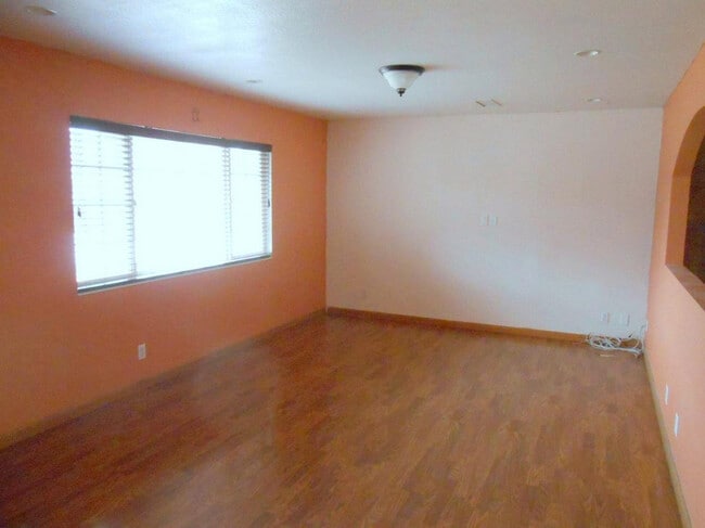 Building Photo - Spacious 1 story home in Spring Valley