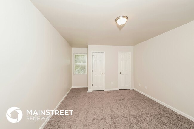 Building Photo - 4852 Shady View Dr