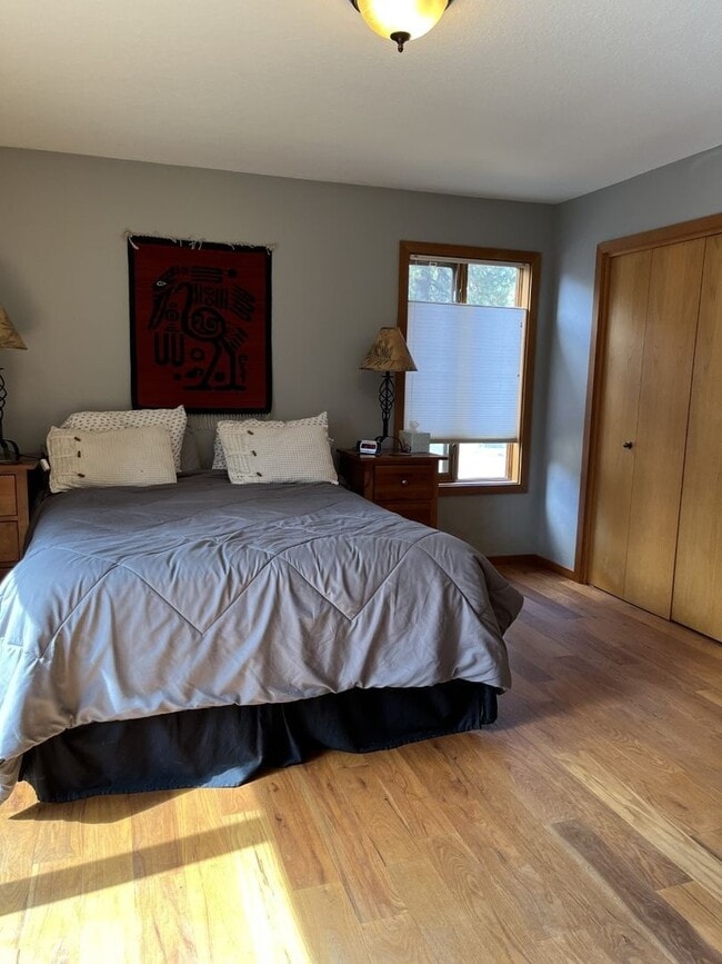 Building Photo - SEASONAL FURNISHED SHORT TERM RENTAL Offering Great Vibe! ALL UTILITIES PAID BY THE SELLER...