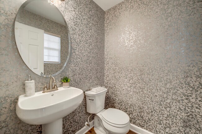 Building Photo - 201 Dorset Ave