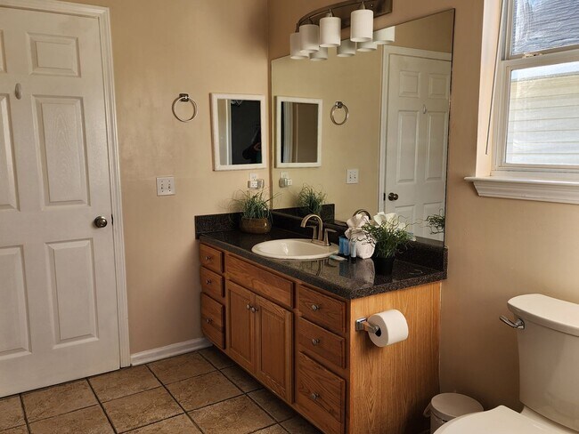 Building Photo - Palm Cove