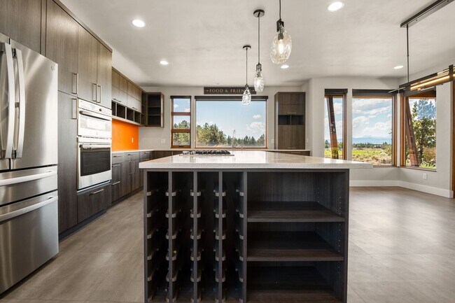 Building Photo - 64144 Pioneer Loop