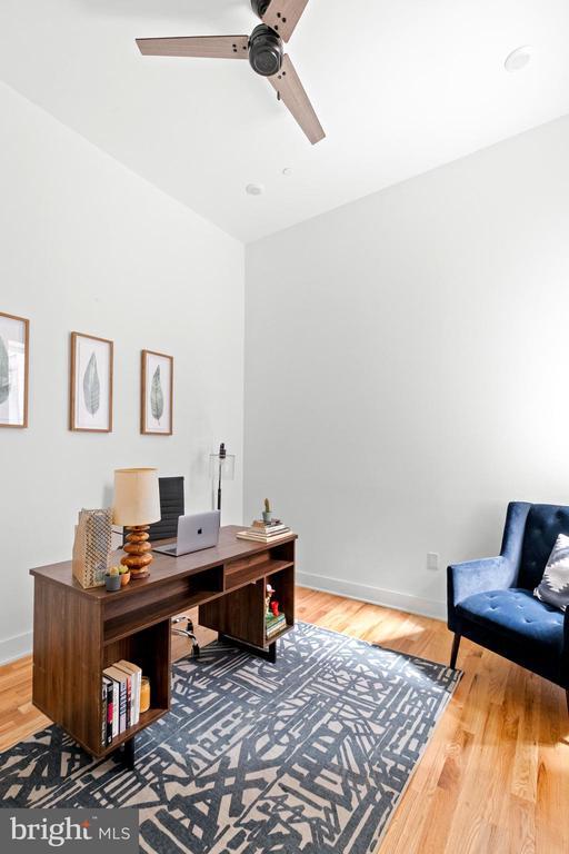 Building Photo - 1221 4 St