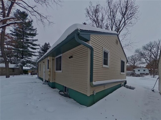 Building Photo - 2605 Eastman Dr