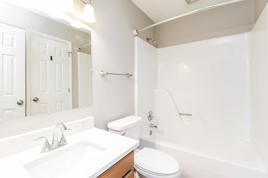 Building Photo - 2032 Pine Needle Ct