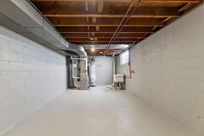 Building Photo - AVAILABLE NOW!! Fully RENOVATED 3-bedroom in CASTLE SHANNON!