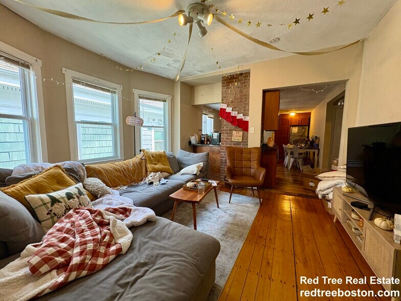 Primary Photo - 72 Hillside St