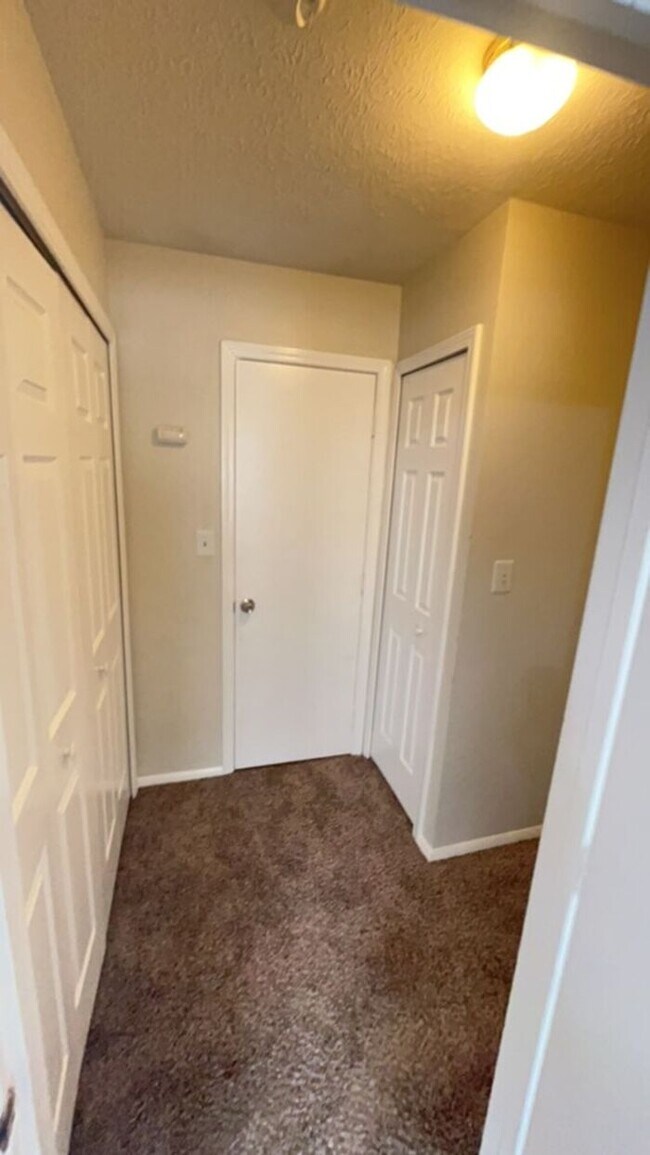 Building Photo - 2Br/2Ba Townhome in the J-town/Ferncreek area