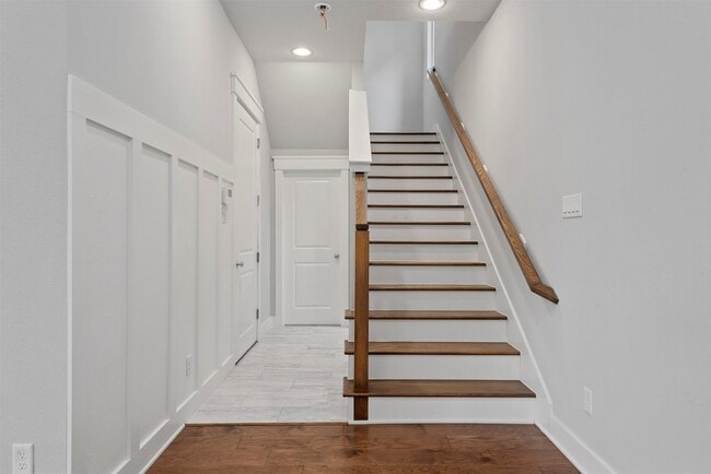 Building Photo - 909 Oak St