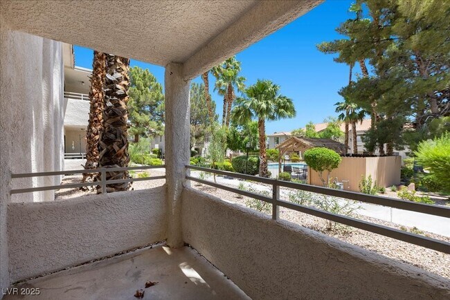 Building Photo - 2623 S Durango Dr