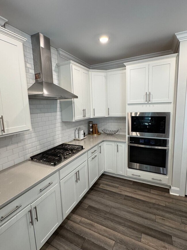 Building Photo - 636 Cormiche Ln