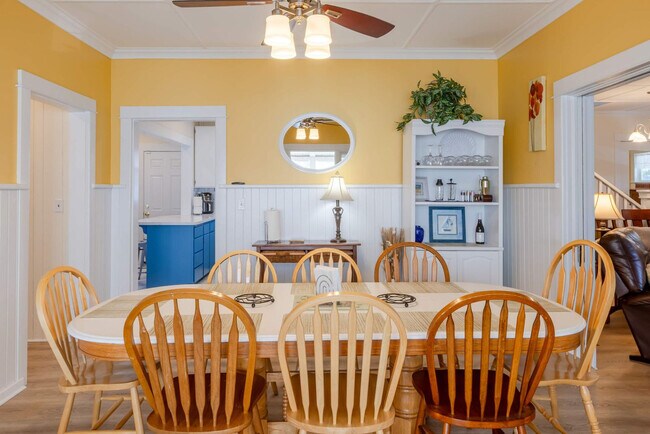 Building Photo - 640 S Columbia St