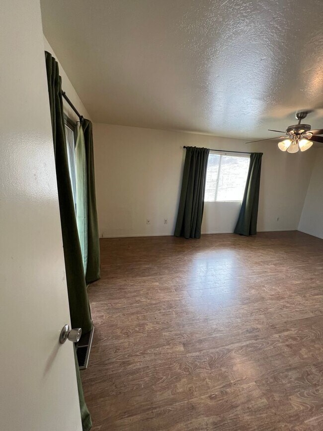 Building Photo - Oroville 4 bed 2 bath 3300sqft country hom...