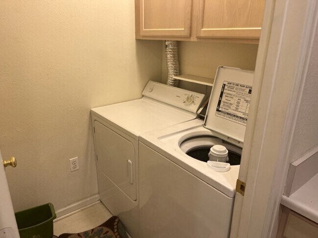 Building Photo - 2-Bedroom Condo at Meadows on the Parkway