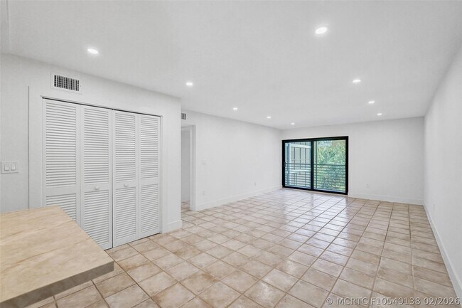 Building Photo - 4040 N Hills Dr