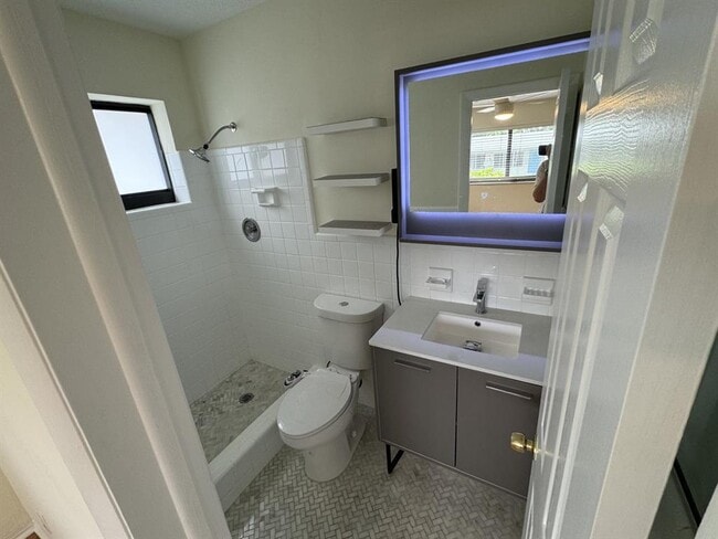 Building Photo - 1101 NE 18th Ct