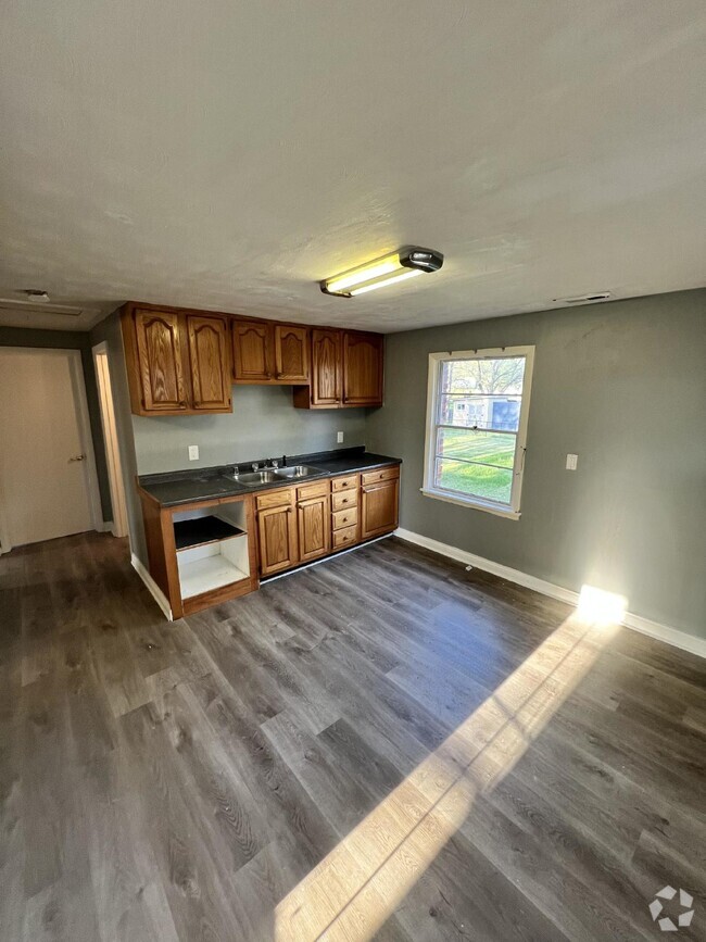 Building Photo - Cozy 2-Bedroom Townhouse in Louisville, KY...