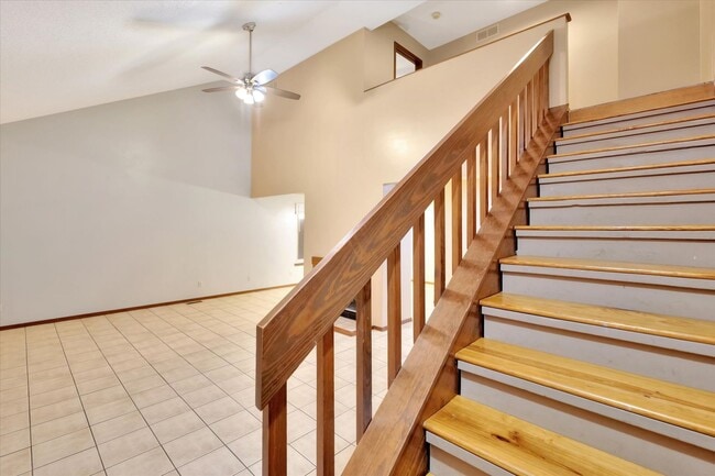 Building Photo - 4 bedroom, 2 bath home - Available August