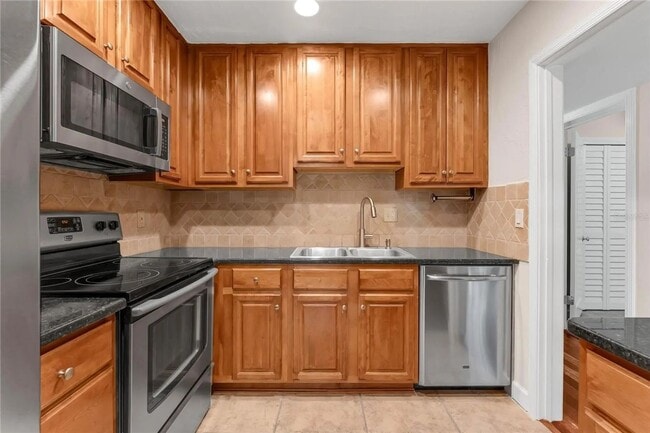 Building Photo - Newly Renovated 3 bedroom 2 bath Winter Pa...