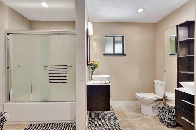 Building Photo - 5446 Reynolds Rd