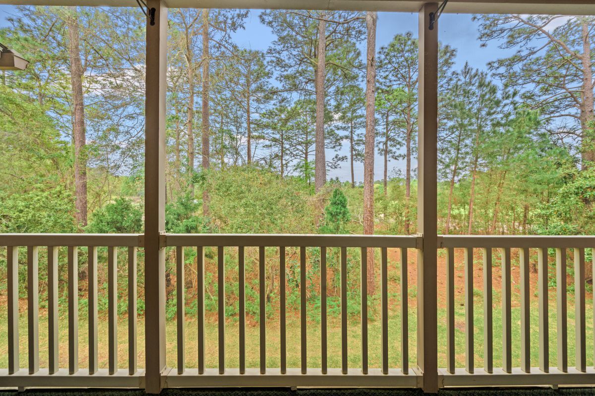 Building Photo - 412 Pinehurst Ln