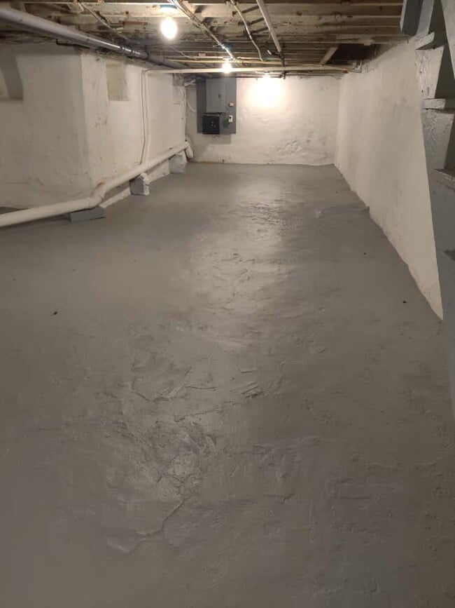 Building Photo - 6133 Elmwood Ave