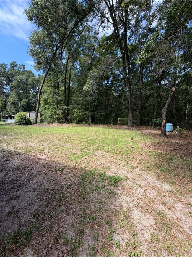 Building Photo - 4830 Ruthenia Rd