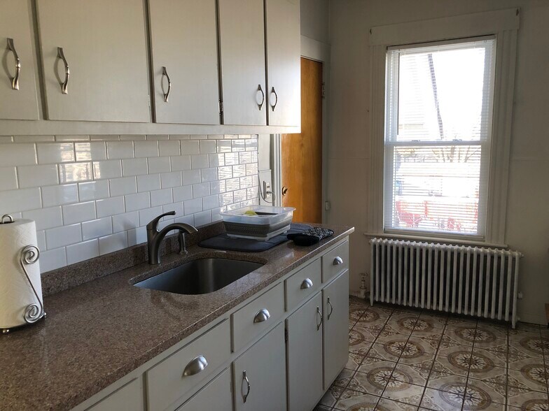 Building Photo - 16 Strathmore Rd