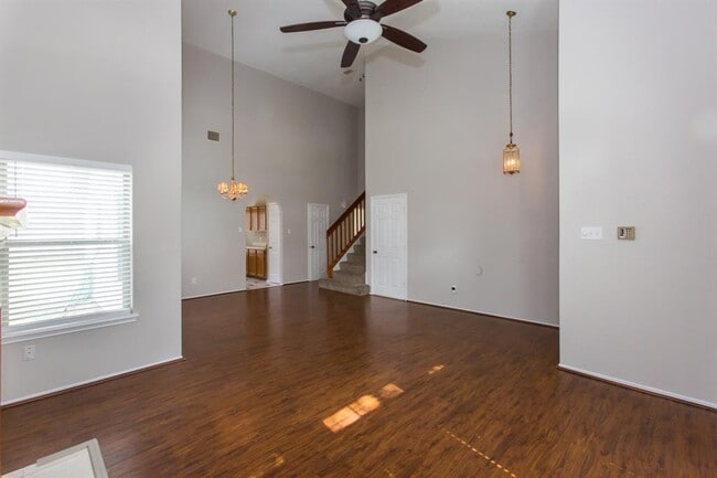 Building Photo - 9022 Driftstone Dr