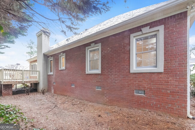 Building Photo - 100 Carriage Chase