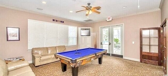 Building Photo - 3 Bedroom Townhouse Available now  in a de...
