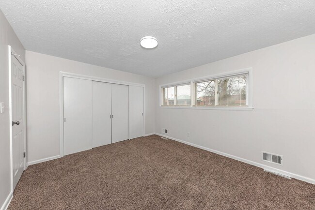 Building Photo - 1272 Zettler Rd