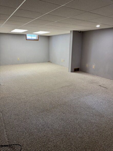 Building Photo - 1022 Grand Ct