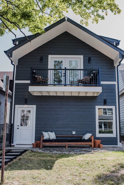 Unit B - carriage house - 951 Tecumseh St