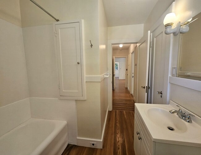 Building Photo - 4-Bedroom Single Family Home in Palo Alto-  lease take over