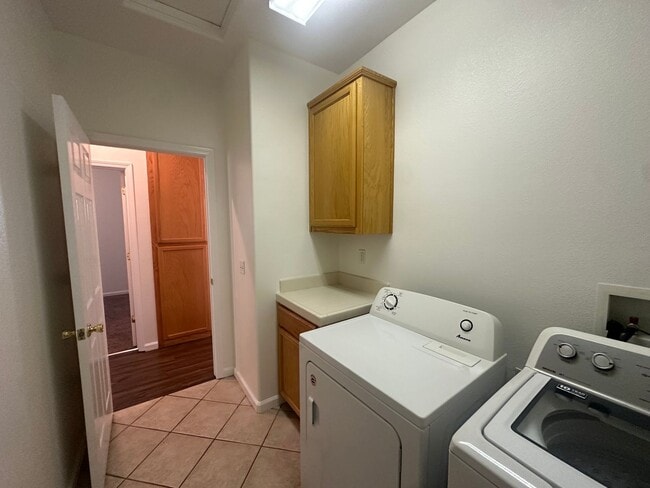 Building Photo - 2713 Donner Trail