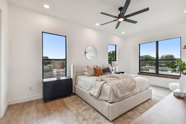 Building Photo - 4717 W Oklahoma Ave