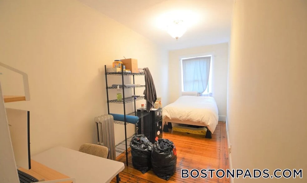 Building Photo - 918 Beacon St