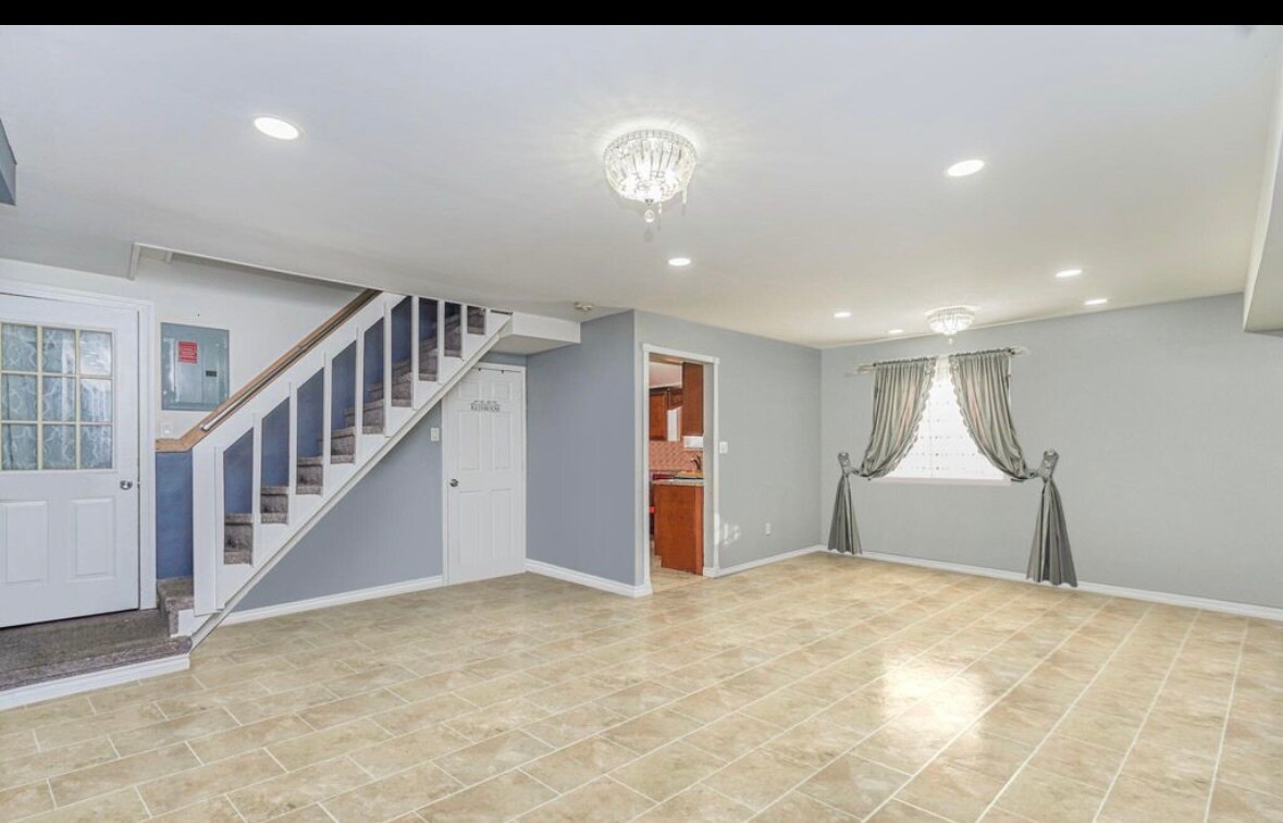 Living room - 31 Greentree Ln