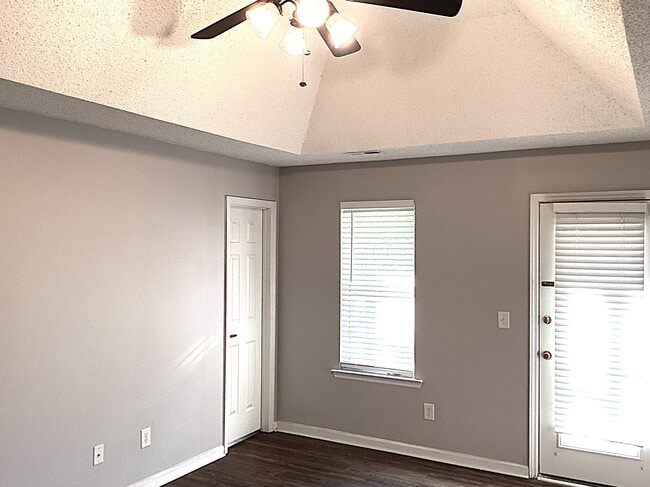 Building Photo - 5440 Rock Creek Ct