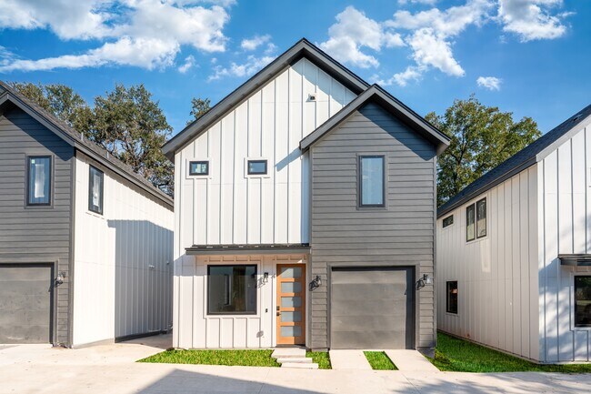 Primary Photo - 3001 E 51st St