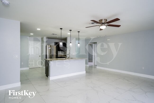 Building Photo - 2918 NW 5th Ave