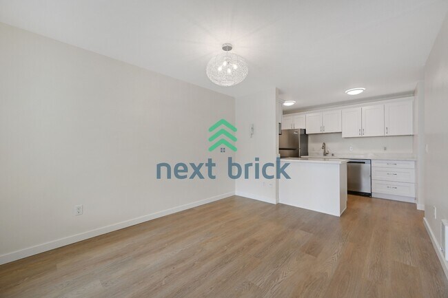 Building Photo - 2 Bed and 2 Bath Exceptional Condo with Water View is Available for Rent!
