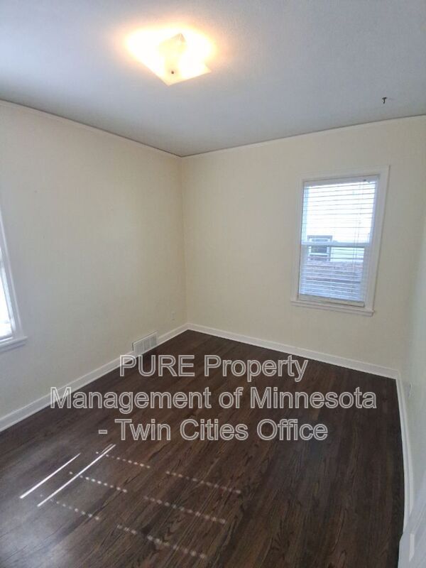 Building Photo - 2632 Toledo Ave S