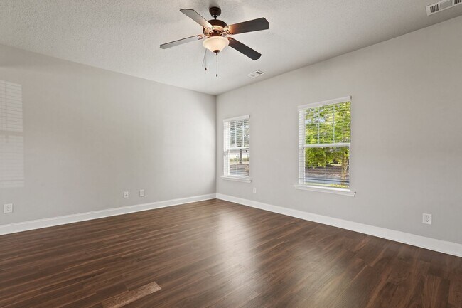 Building Photo - 508 Potter Stone Square