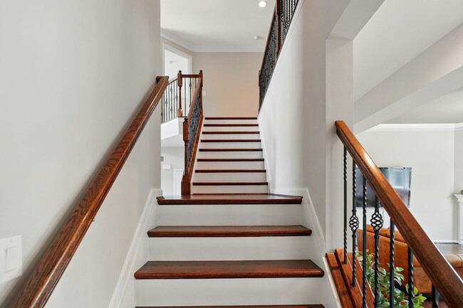 Building Photo - Five Bedroom House in Deerfield Township!