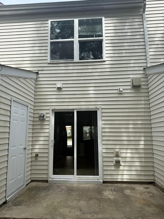 Building Photo - 8506 Quarton Dr