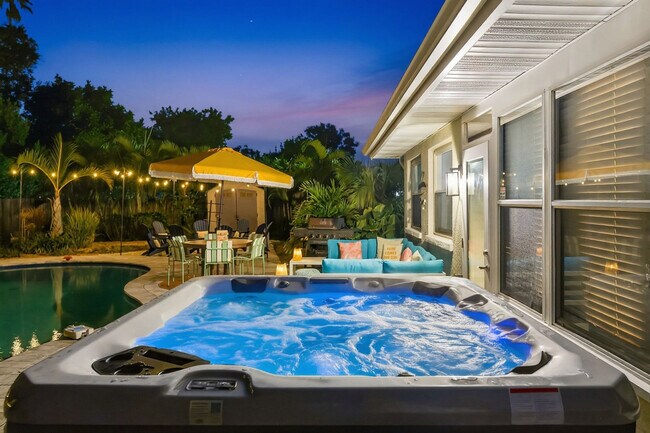 Building Photo - 10861 62nd Ave N