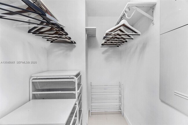 Building Photo - 485 Brickell Ave