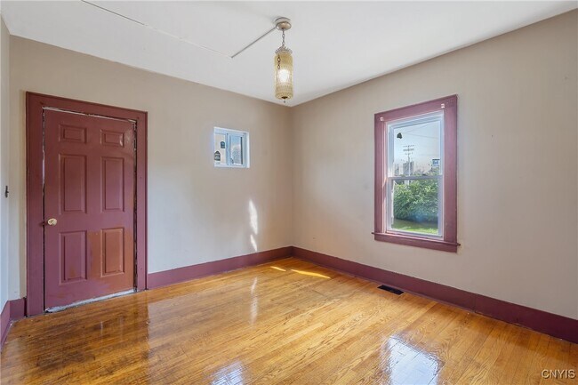 Building Photo - 518 E Brighton Ave